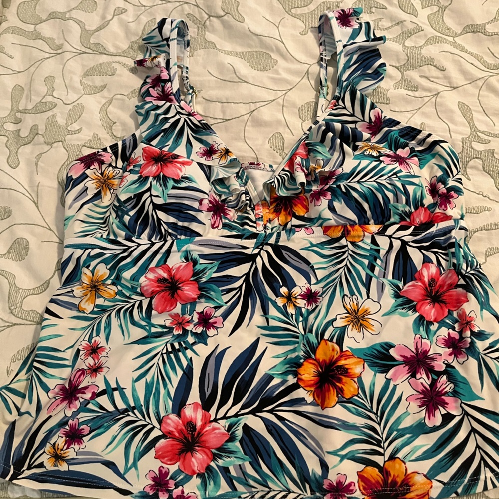 Beautiful ruffled tankini